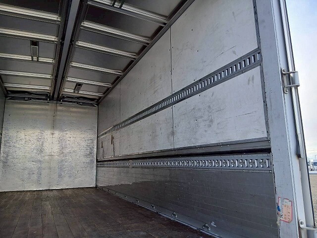 三菱ふそうファイターアルミウイング中型（4t）[写真36]