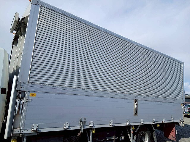 三菱ふそうファイターアルミウイング中型（4t）[写真05]