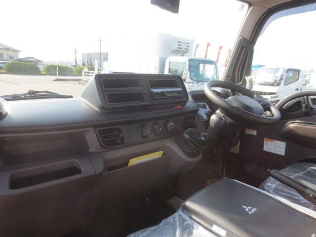 三菱ふそうキャンターダンプ小型（2t・3t）[写真14]