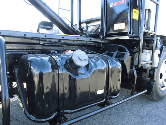 いすゞエルフコンテナ専用車小型（2t・3t）[写真12]