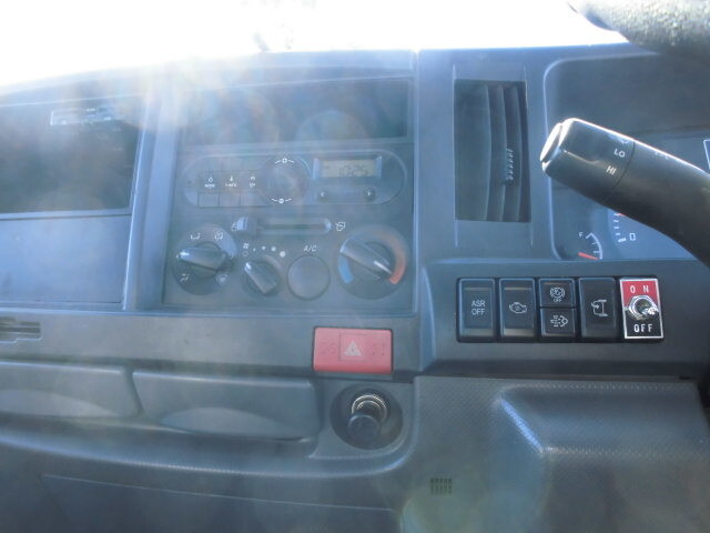 いすゞエルフコンテナ専用車小型（2t・3t）[写真37]