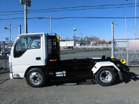 いすゞエルフコンテナ専用車小型（2t・3t）[写真07]