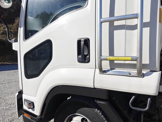 いすゞフォワード冷凍車（冷蔵車）中型（4t）[写真11]