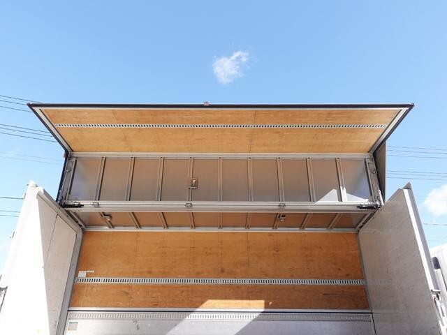 いすゞフォワードアルミウイング中型（4t）[写真09]