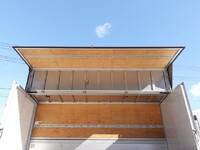 いすゞフォワードアルミウイング中型（4t）[写真10]