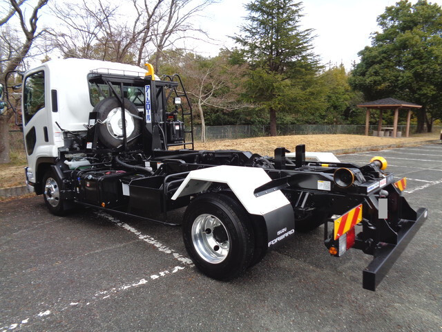 いすゞフォワードコンテナ専用車中型（4t）[写真02]