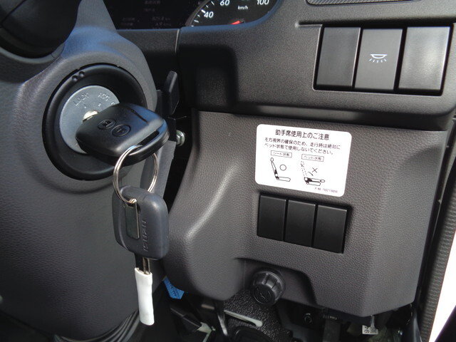 いすゞフォワードコンテナ専用車中型（4t）[写真25]