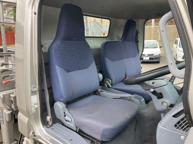 三菱ふそうキャンタークレーン6段小型（2t・3t）[写真32]