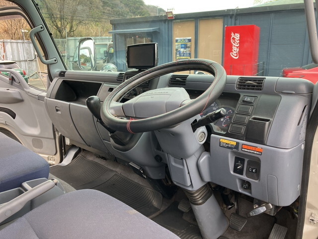 三菱ふそうキャンタークレーン6段小型（2t・3t）[写真33]