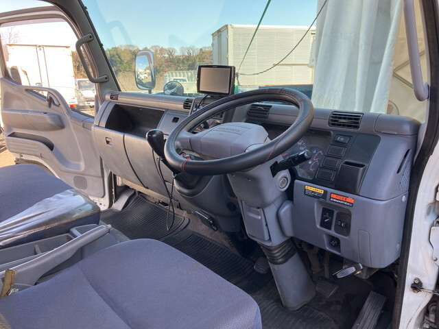 三菱ふそうキャンタークレーン6段小型（2t・3t）[写真34]