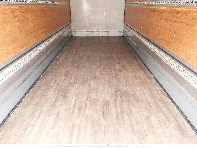 三菱ふそうファイターアルミウイング中型（4t）[写真12]