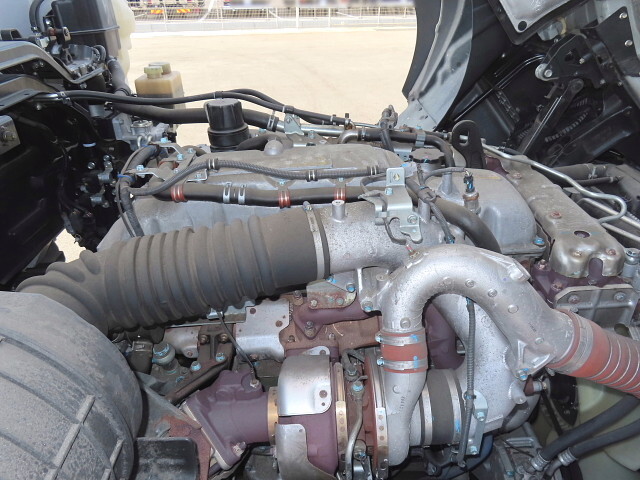 いすゞギガアルミウイング大型（10t）[写真18]