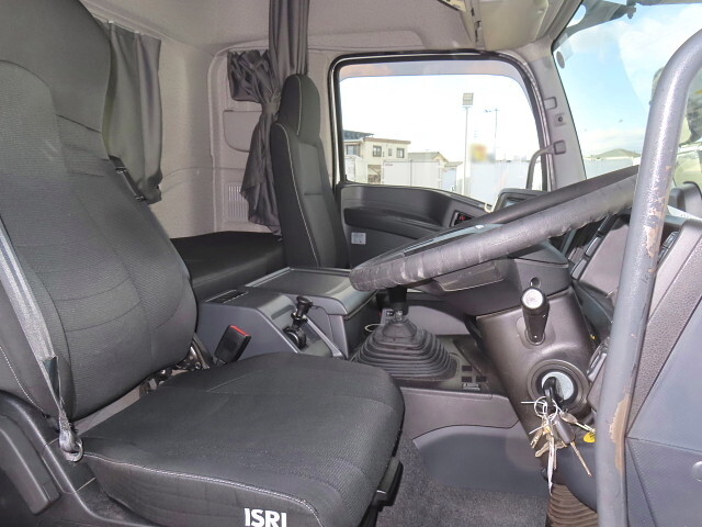 いすゞギガアルミウイング大型（10t）[写真22]