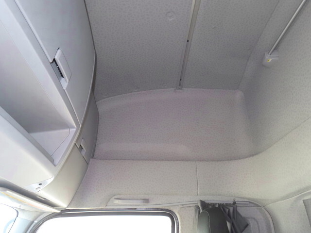 いすゞギガアルミウイング大型（10t）[写真24]