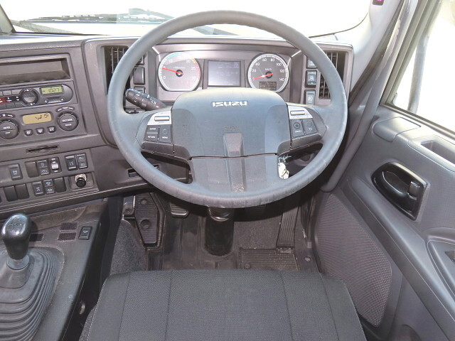 いすゞギガアルミウイング大型（10t）[写真25]