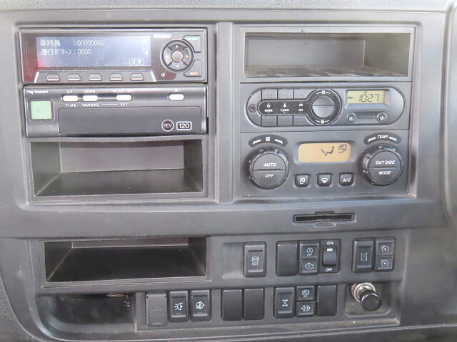 いすゞギガアルミウイング大型（10t）[写真26]