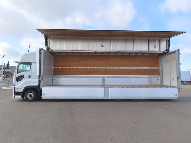 いすゞギガアルミウイング大型（10t）[写真30]