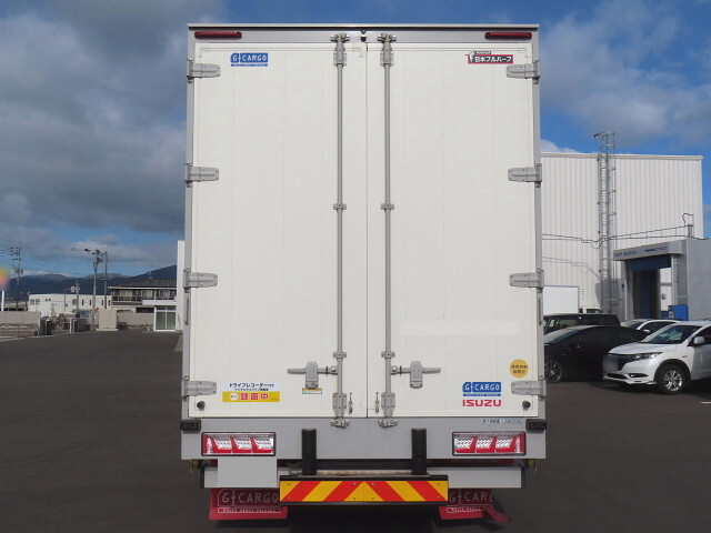 いすゞギガアルミウイング大型（10t）[写真06]