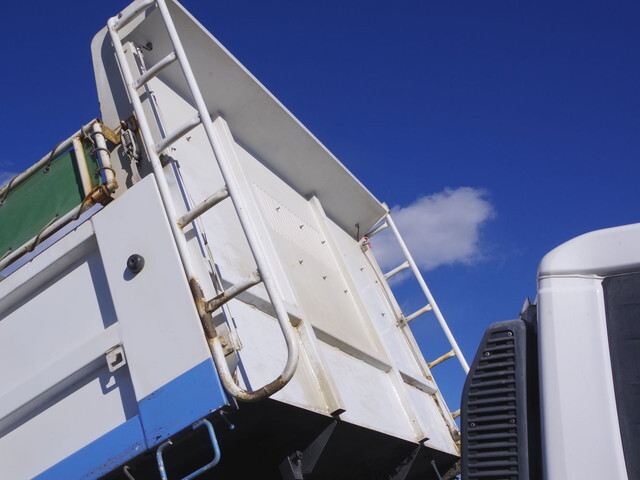 UDトラックスコンドル深ダンプ（土砂禁ダンプ）中型（4t）[写真10]