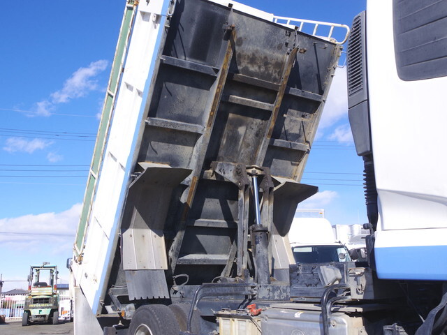 UDトラックスコンドル深ダンプ（土砂禁ダンプ）中型（4t）[写真11]