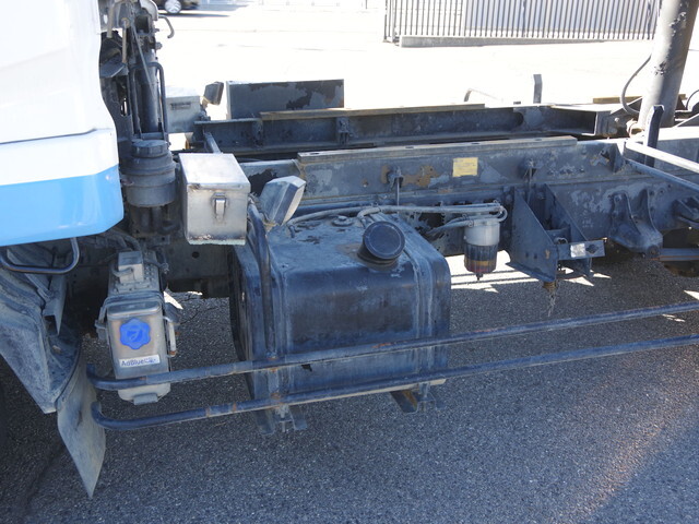 UDトラックスコンドル深ダンプ（土砂禁ダンプ）中型（4t）[写真14]