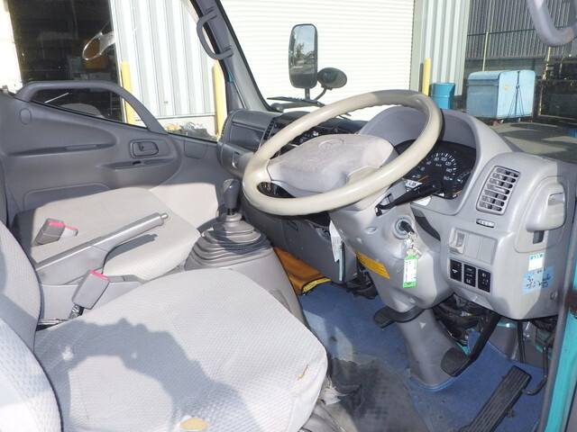 トヨタトヨエースアルミバン小型（2t・3t）[写真04]