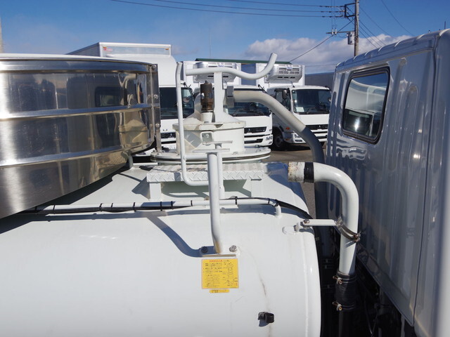 三菱ふそうキャンターバキュームカー小型（2t・3t）[写真12]