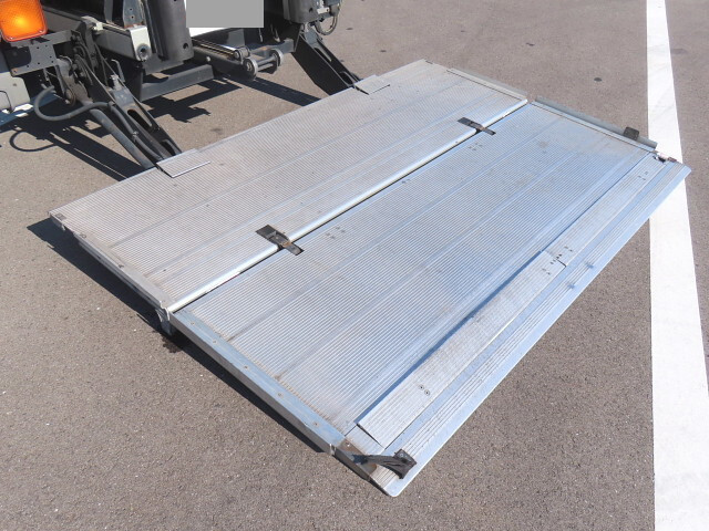 いすゞフォワード冷凍車（冷蔵車）増トン（6t・8t）[写真34]