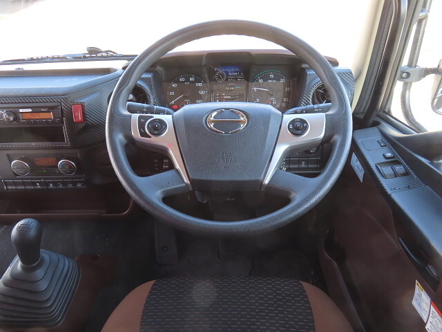 【新車外し】日野 新型レンジャー 4t 純正 内装パネル トリム 運転席側 ベージュ レンジャーの内装は？乗り心地や運転席周りの機能もご紹介！｜トラック