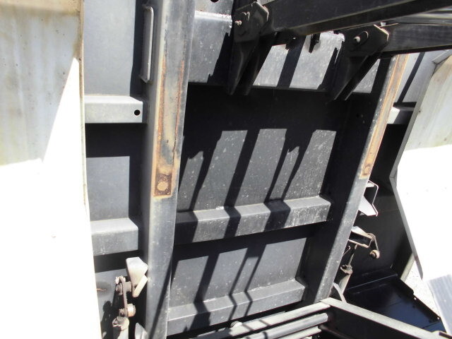 三菱ふそうファイターダンプ中型（4t）[写真14]