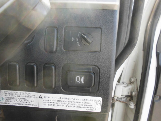 三菱ふそうファイターダンプ中型（4t）[写真40]
