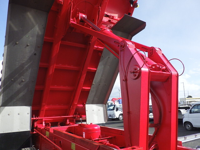 いすゞギガダンプ大型（10t）[写真15]