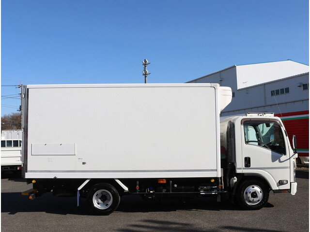 いすゞエルフ冷凍車（冷蔵車）小型（2t・3t）[写真04]
