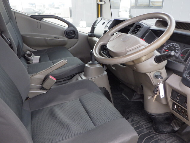 いすゞエルフアルミバン小型（2t・3t）[写真04]