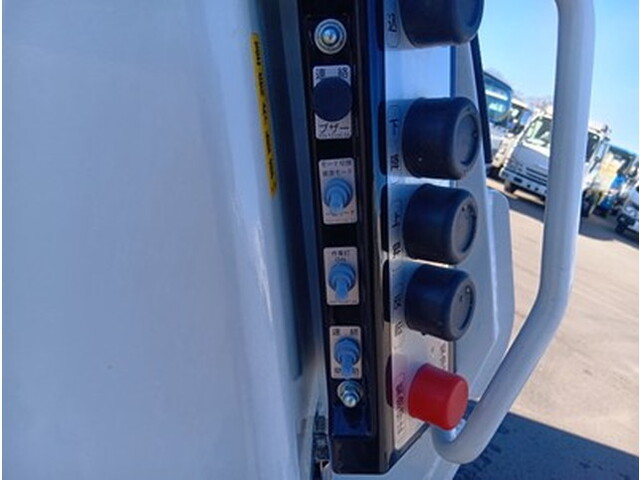 三菱ふそうキャンターパッカー車（塵芥車）小型（2t・3t）[写真12]