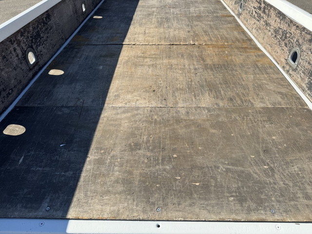 いすゞエルフ平ボディ小型（2t・3t）[写真12]