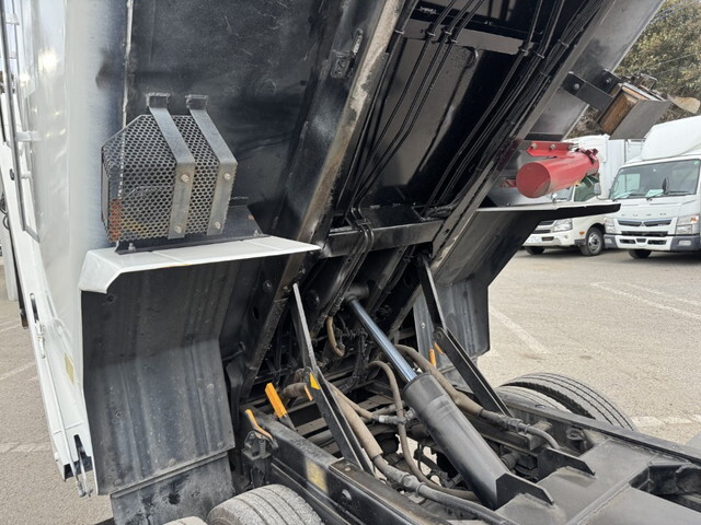 日野デュトロパッカー車（塵芥車）小型（2t・3t）[写真10]