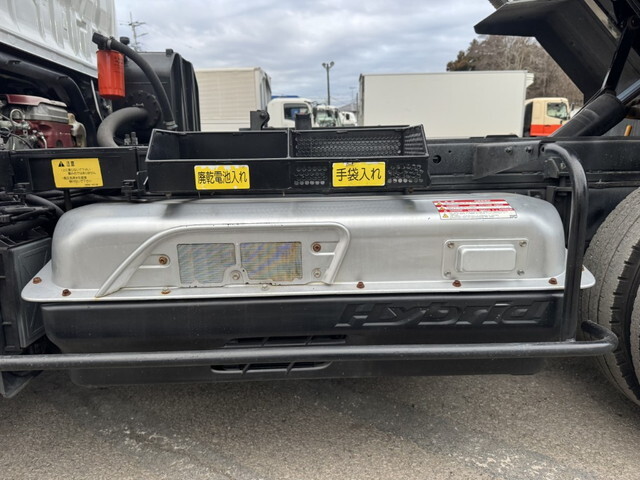 日野デュトロパッカー車（塵芥車）小型（2t・3t）[写真17]