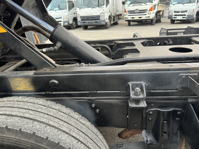 日野デュトロパッカー車（塵芥車）小型（2t・3t）[写真18]