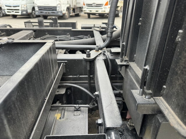 日野デュトロパッカー車（塵芥車）小型（2t・3t）[写真19]