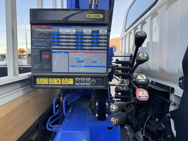 三菱ふそうキャンタークレーン4段小型（2t・3t）[写真08]