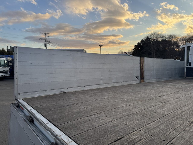 日野レンジャーアルミブロック中型（4t）[写真09]