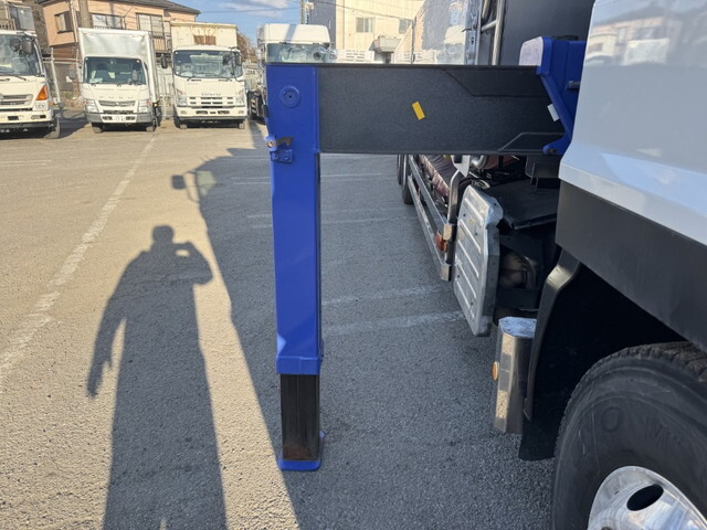 いすゞギガクレーン4段大型（10t）[写真14]