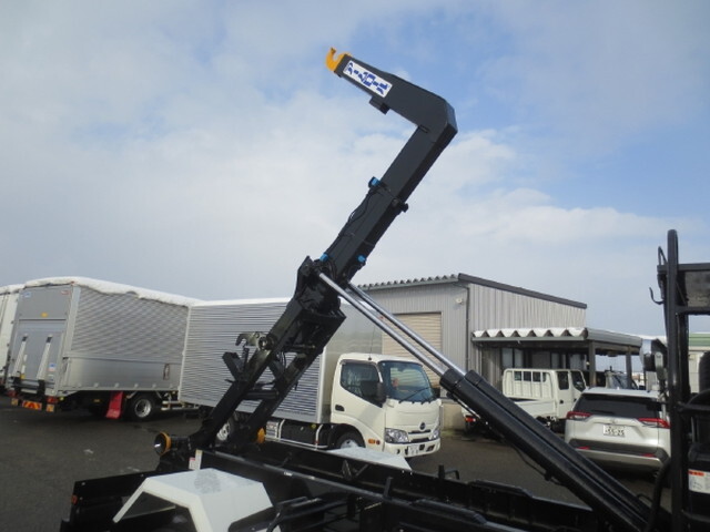 三菱ふそうファイターコンテナ専用車中型（4t）[写真11]