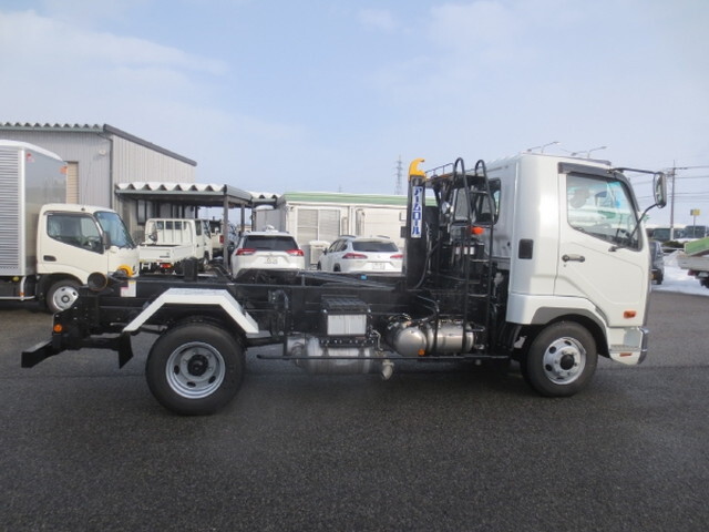 三菱ふそうファイターコンテナ専用車中型（4t）[写真07]