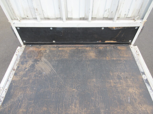 三菱ふそうキャンター平ボディ小型（2t・3t）[写真13]