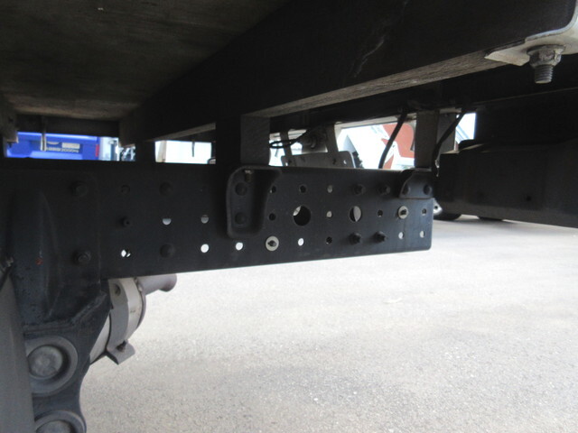 三菱ふそうキャンター平ボディ小型（2t・3t）[写真17]