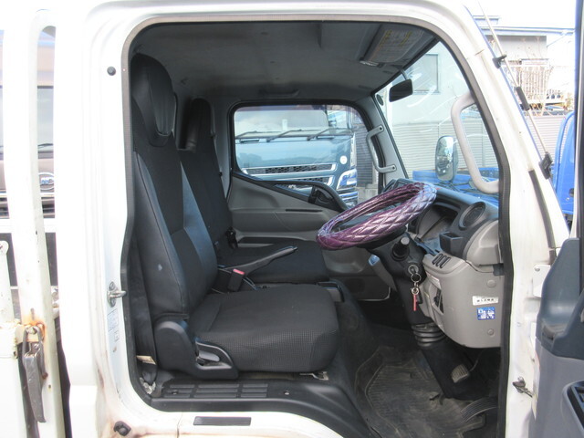 三菱ふそうキャンター平ボディ小型（2t・3t）[写真20]