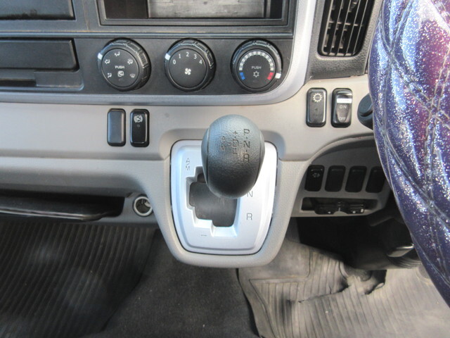 三菱ふそうキャンター平ボディ小型（2t・3t）[写真23]