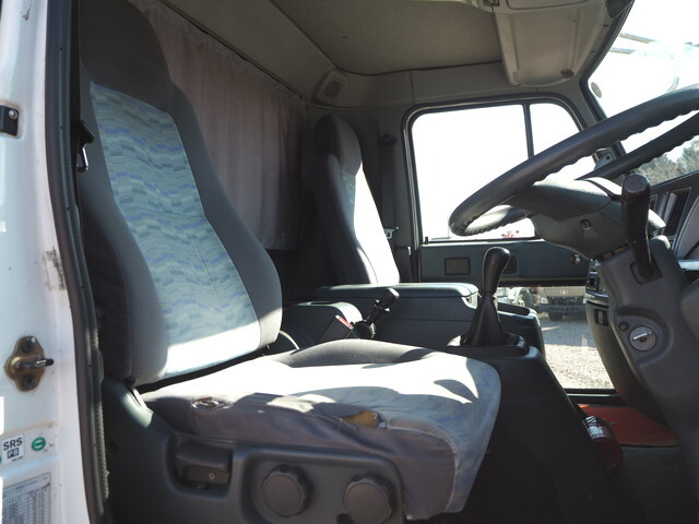 UDトラックスコンドルクレーン5段増トン（6t・8t）[写真35]